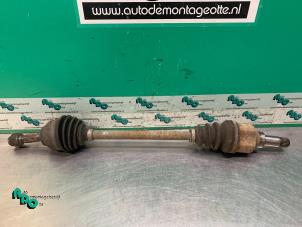 Gebruikte Aandrijfas links-voor Citroen C2 (JM) 1.4 Prijs € 25,00 Margeregeling aangeboden door Autodemontagebedrijf Otte