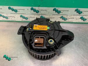 Gebruikte Aanjager Audi A4 Avant (B6) 2.0 20V Prijs € 25,00 Margeregeling aangeboden door Autodemontagebedrijf Otte