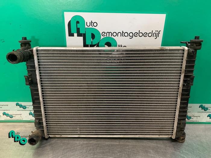 Gebruikte Radiateur Ford Fiesta 5 (JD/JH) 1.3 Prijs € 25,00 Margeregeling aangeboden door Autodemontagebedrijf Otte