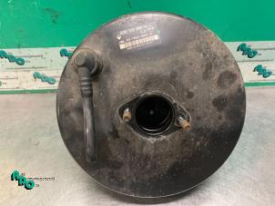 Gebruikte Rembooster Renault Twingo II (CN) 1.2 16V Prijs € 25,00 Margeregeling aangeboden door Autodemontagebedrijf Otte