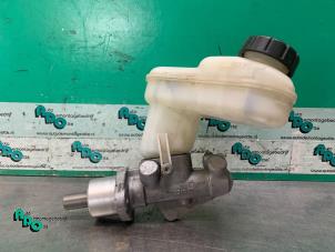 Gebruikte Hoofdremcilinder Renault Twingo II (CN) 1.2 16V Prijs € 10,00 Margeregeling aangeboden door Autodemontagebedrijf Otte