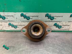 Gebruikte Versnellingsbak Steun Renault Twingo II (CN) 1.2 16V Prijs € 10,00 Margeregeling aangeboden door Autodemontagebedrijf Otte