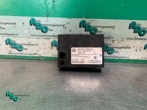 Gebruikte Deur module Mercedes E Combi (S211) 3.2 E-320 CDI 24V Prijs € 30,00 Margeregeling aangeboden door Autodemontagebedrijf Otte