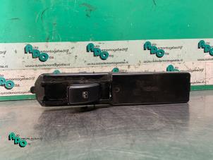 Gebruikte Elektrisch Raam Schakelaar Saab 9-3 II Sport Sedan (YS3F) 2.0t 16V Prijs € 10,00 Margeregeling aangeboden door Autodemontagebedrijf Otte