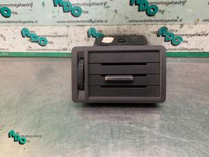 Gebruikte Luchtrooster Dashboard Ford Focus C-Max 2.0 TDCi 16V Prijs € 20,00 Margeregeling aangeboden door Autodemontagebedrijf Otte