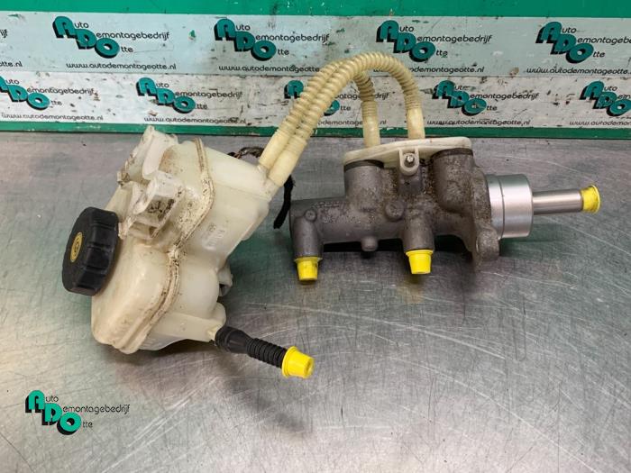 Gebruikte Hoofdremcilinder Opel Meriva (A) 1.6 Prijs € 25,00 Margeregeling aangeboden door Autodemontagebedrijf Otte