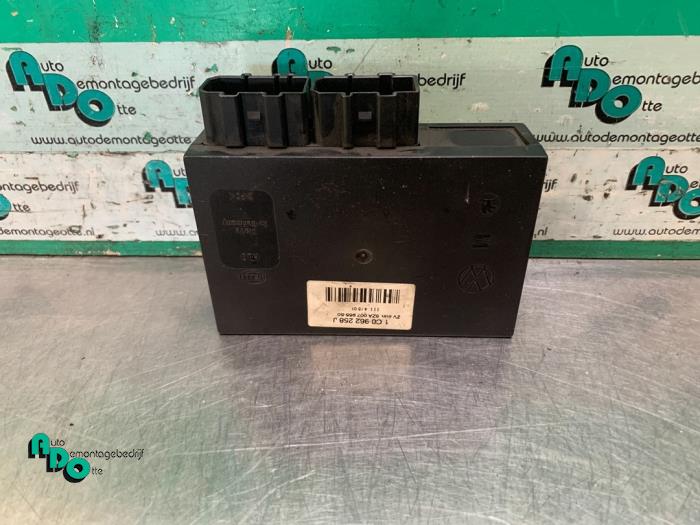 Gebruikte Deur module Volkswagen Golf IV (1J1) 1.9 TDI Prijs € 10,00 Margeregeling aangeboden door Autodemontagebedrijf Otte