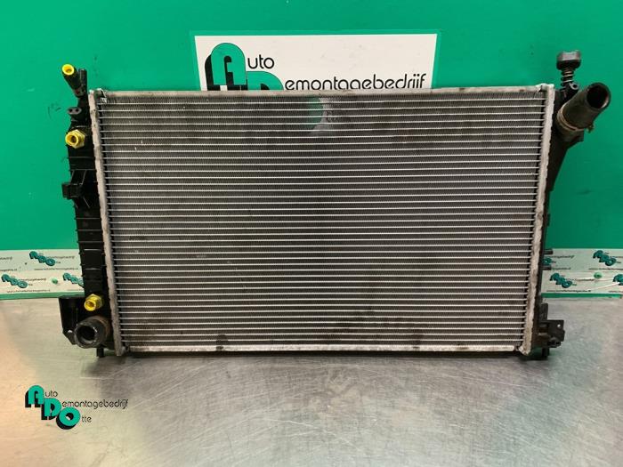 Gebruikte Radiateur Saab 9-3 II Sport Sedan (YS3F) 2.0t 16V Prijs € 40,00 Margeregeling aangeboden door Autodemontagebedrijf Otte