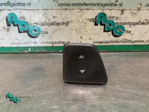 Gebruikte Elektrisch Raam Schakelaar Fiat 500C (312) 1.2 69 Prijs € 10,00 Margeregeling aangeboden door Autodemontagebedrijf Otte