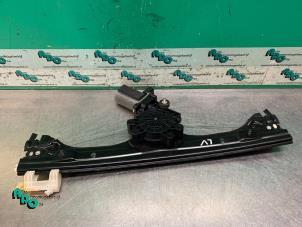 Gebruikte Ruitmechaniek 2Deurs links-voor Fiat 500C (312) 1.2 69 Prijs € 30,00 Margeregeling aangeboden door Autodemontagebedrijf Otte