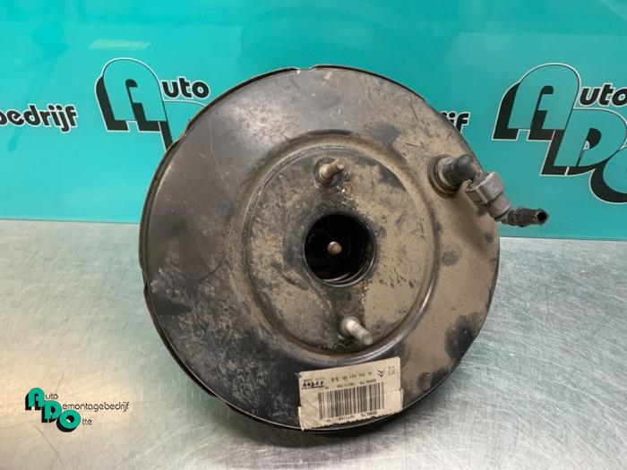 Rembekrachtiger van een Peugeot 208 I (CA/CC/CK/CL) 1.4 HDi 2012