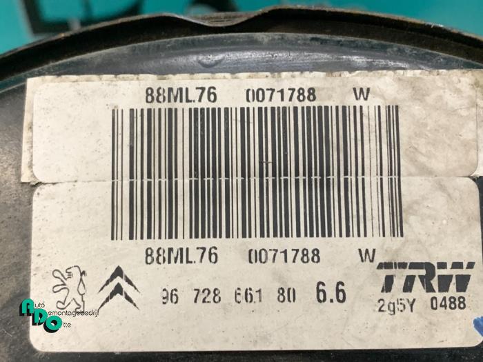 Rembekrachtiger van een Peugeot 208 I (CA/CC/CK/CL) 1.4 HDi 2012