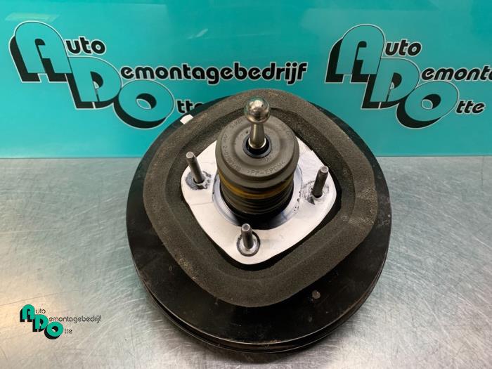 Rembekrachtiger van een Peugeot 208 I (CA/CC/CK/CL) 1.4 HDi 2012