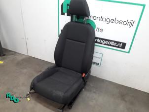 Gebruikte Voorstoel rechts Volkswagen Golf VI (5K1) 1.6 TDI 16V Prijs € 100,00 Margeregeling aangeboden door Autodemontagebedrijf Otte