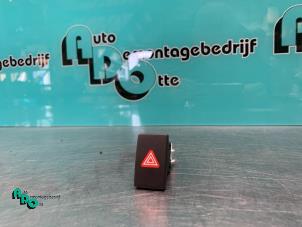 Gebruikte Paniekverlichtings Schakelaar Volkswagen Golf VI (5K1) 1.6 TDI 16V Prijs € 10,00 Margeregeling aangeboden door Autodemontagebedrijf Otte
