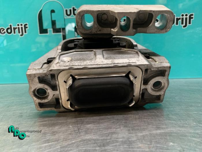 Motorsteun van een Volkswagen Golf VI (5K1) 1.6 TDI 16V 2012