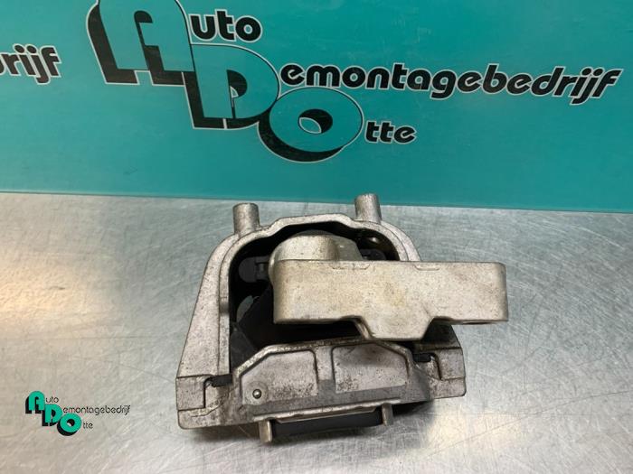 Motorsteun van een Volkswagen Golf VI (5K1) 1.6 TDI 16V 2012