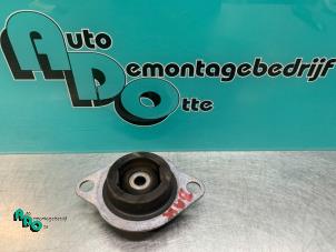 Gebruikte Versnellingsbak Steun Renault Twingo II (CN) 1.2 Prijs € 10,00 Margeregeling aangeboden door Autodemontagebedrijf Otte