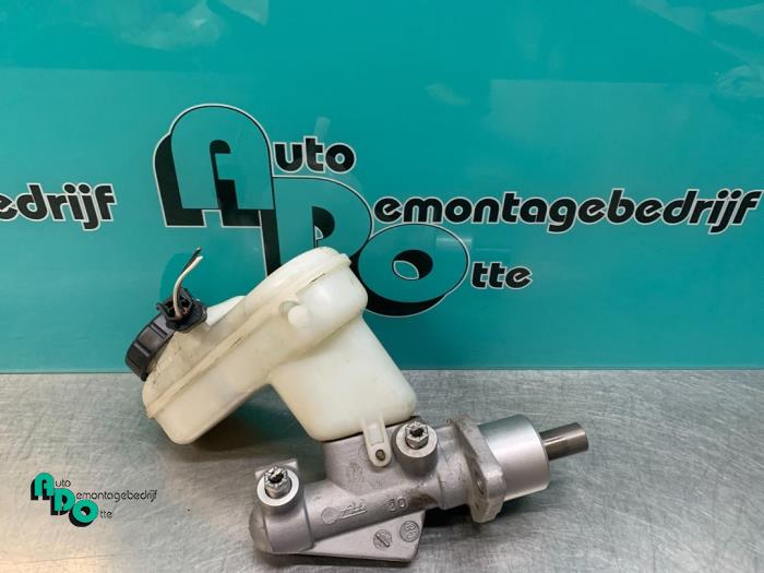 Gebruikte Hoofdremcilinder Renault Twingo II (CN) 1.2 Prijs € 15,00 Margeregeling aangeboden door Autodemontagebedrijf Otte