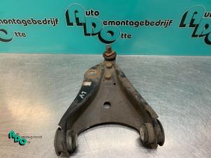 Gebruikte Triangel links-voor Renault Twingo II (CN) 1.2 Prijs € 15,00 Margeregeling aangeboden door Autodemontagebedrijf Otte