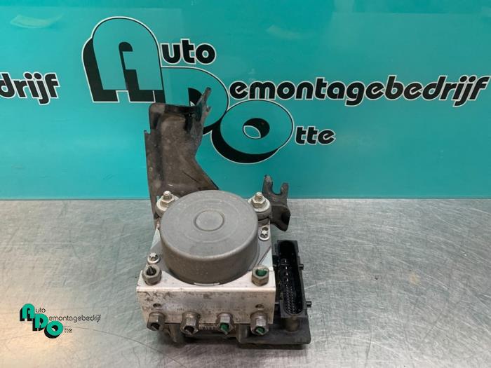Gebruikte ABS Pomp Renault Clio III (BR/CR) 1.2 16V TCe 100 Prijs € 25,00 Margeregeling aangeboden door Autodemontagebedrijf Otte