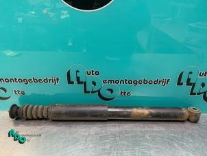 Gebruikte Schokdemper rechts-achter Renault Clio III (BR/CR) 1.2 16V TCe 100 Prijs € 15,00 Margeregeling aangeboden door Autodemontagebedrijf Otte