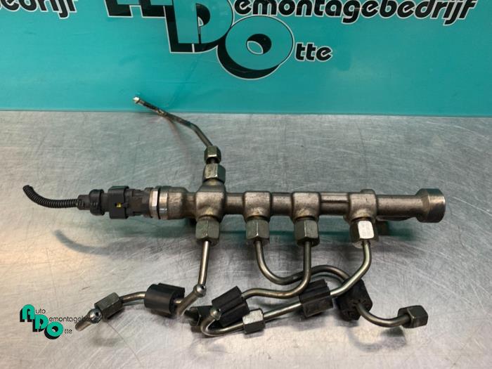 Gebruikte Common rail (Injectie) Fiat Doblo Cargo (263) 1.6 D Multijet Prijs € 70,00 Margeregeling aangeboden door Autodemontagebedrijf Otte