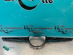 Gebruikte Grille Lijst Mercedes C (C205) C-250 2.0 16V Prijs € 25,00 Margeregeling aangeboden door Autodemontagebedrijf Otte