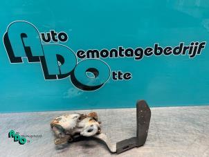 Gebruikte Slotmechaniek Motorkap Citroen C2 (JM) 1.4 Prijs € 15,00 Margeregeling aangeboden door Autodemontagebedrijf Otte