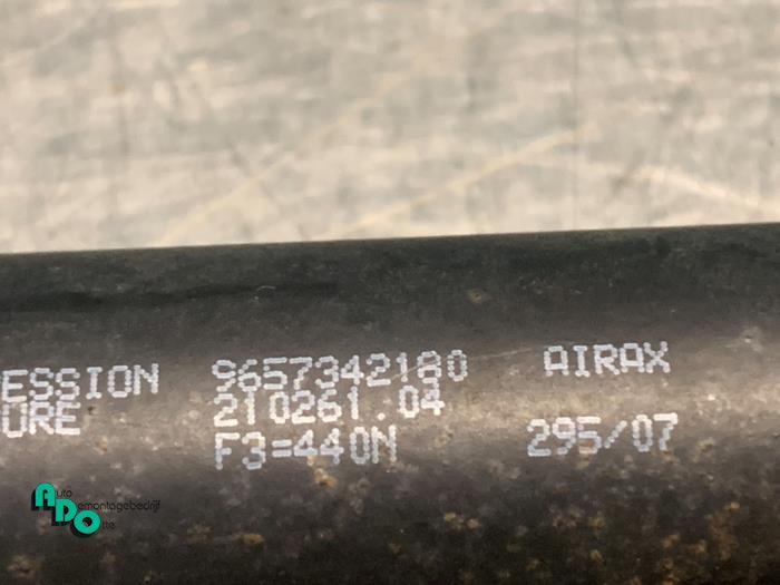 Set Gasdempers Achterklep van een Peugeot 308 (4A/C) 1.6 VTI 16V 2009