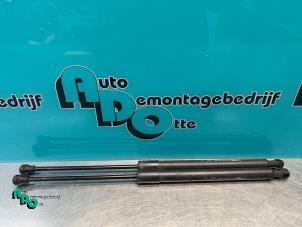 Gebruikte Set Gasdempers Achterklep Peugeot 308 (4A/C) 1.6 VTI 16V Prijs € 15,00 Margeregeling aangeboden door Autodemontagebedrijf Otte