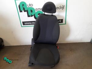 Gebruikte Voorstoel rechts Nissan Micra (K12) 1.2 16V Prijs € 50,00 Margeregeling aangeboden door Autodemontagebedrijf Otte
