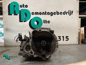 Gebruikte Versnellingsbak Nissan Micra (K12) 1.2 16V Prijs € 175,00 Margeregeling aangeboden door Autodemontagebedrijf Otte