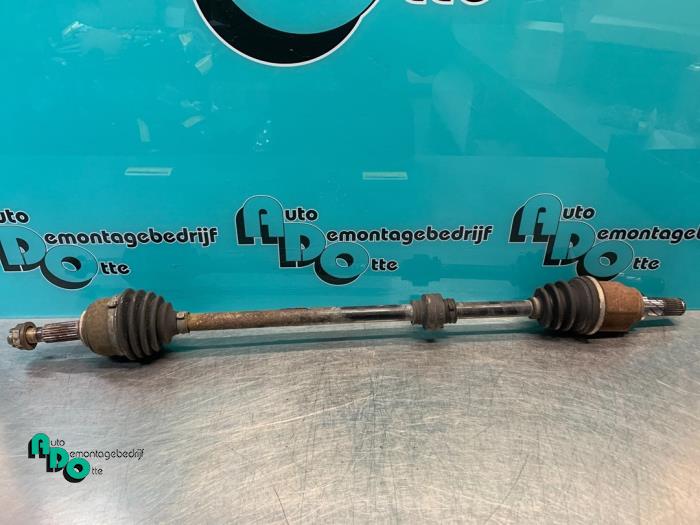 Gebruikte Steekas rechts-voor Nissan Micra (K12) 1.2 16V Prijs € 20,00 Margeregeling aangeboden door Autodemontagebedrijf Otte