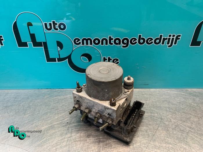 Gebruikte ABS Pomp Peugeot 107 1.0 12V Prijs € 15,00 Margeregeling aangeboden door Autodemontagebedrijf Otte