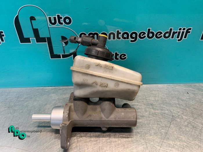 Gebruikte Hoofdremcilinder Dacia Logan MCV I (KS) 1.5 dCi Prijs € 25,00 Margeregeling aangeboden door Autodemontagebedrijf Otte