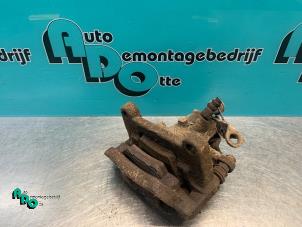 Gebruikte Remklauw (Tang) rechts-achter Renault Trafic New (FL) 1.9 dCi 100 16V Prijs € 20,00 Margeregeling aangeboden door Autodemontagebedrijf Otte