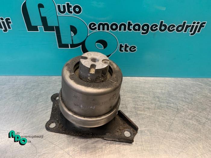 Gebruikte Motorrubber Volkswagen Transporter T5 2.5 TDi PF Prijs € 25,00 Margeregeling aangeboden door Autodemontagebedrijf Otte