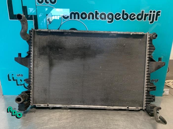 Gebruikte Radiateur Volkswagen Transporter T5 2.5 TDi PF Prijs € 35,00 Margeregeling aangeboden door Autodemontagebedrijf Otte