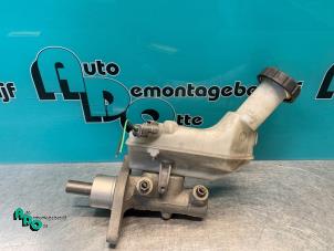 Gebruikte Hoofdremcilinder Renault Clio III Estate/Grandtour (KR) 1.2 16V 75 Prijs € 15,00 Margeregeling aangeboden door Autodemontagebedrijf Otte