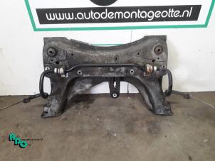 Gebruikte Subframe Renault Clio III Estate/Grandtour (KR) 1.2 16V 75 Prijs € 100,00 Margeregeling aangeboden door Autodemontagebedrijf Otte