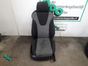 Gebruikte Voorstoel rechts Seat Leon (1P1) 1.8 TSI 16V Prijs € 75,00 Margeregeling aangeboden door Autodemontagebedrijf Otte