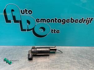 Gebruikte Ruitensproeierpomp voor Toyota Yaris (P1) 1.0 16V VVT-i Prijs € 10,00 Margeregeling aangeboden door Autodemontagebedrijf Otte