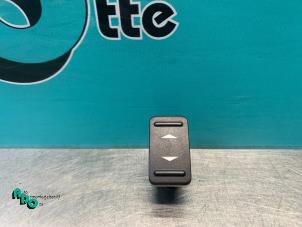 Gebruikte Elektrisch Raam Schakelaar Ford S-Max (GBW) 2.3 16V Prijs € 5,00 Margeregeling aangeboden door Autodemontagebedrijf Otte