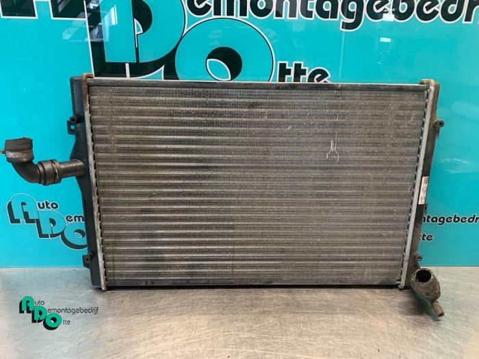 Gebruikte Radiateur Seat Leon (1P1) 2.0 TDI 16V FR Prijs € 35,00 Margeregeling aangeboden door Autodemontagebedrijf Otte