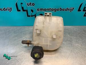Gebruikte Koelvloeistof Reservoir Renault Twingo II (CN) 1.5 dCi 90 FAP Prijs € 20,00 Margeregeling aangeboden door Autodemontagebedrijf Otte