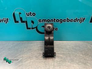 Gebruikte Ruit schakelaar elektrisch Ford Focus 2 Wagon 1.6 16V Prijs € 15,00 Margeregeling aangeboden door Autodemontagebedrijf Otte