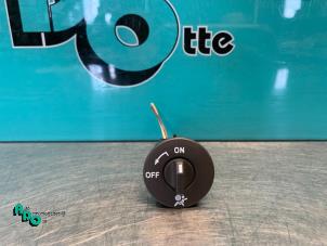 Gebruikte Airbag schakelaar Dacia Sandero I (BS) 1.2 16V Prijs € 10,00 Margeregeling aangeboden door Autodemontagebedrijf Otte