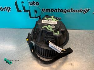 Gebruikte Kachel Ventilatiemotor Dacia Sandero I (BS) 1.2 16V Prijs € 25,00 Margeregeling aangeboden door Autodemontagebedrijf Otte