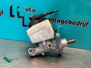 Gebruikte Hoofdremcilinder Dacia Sandero I (BS) 1.2 16V Prijs € 20,00 Margeregeling aangeboden door Autodemontagebedrijf Otte